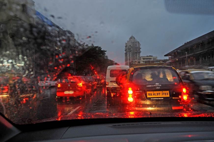 Important Tips to Follow During Heavy Traffic Jam in Rain